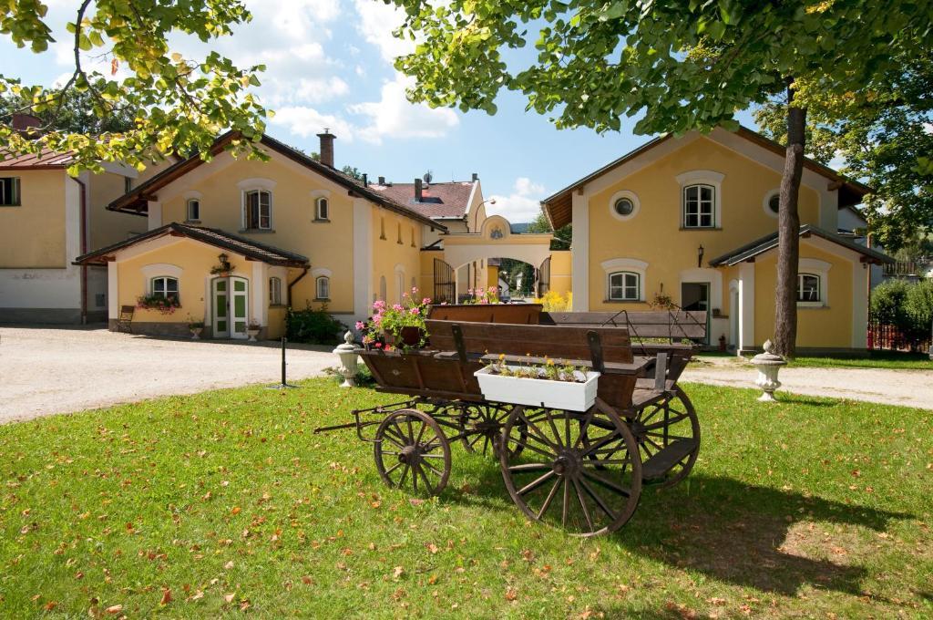 Schlosshotel Zamek Zdikov Exterior photo